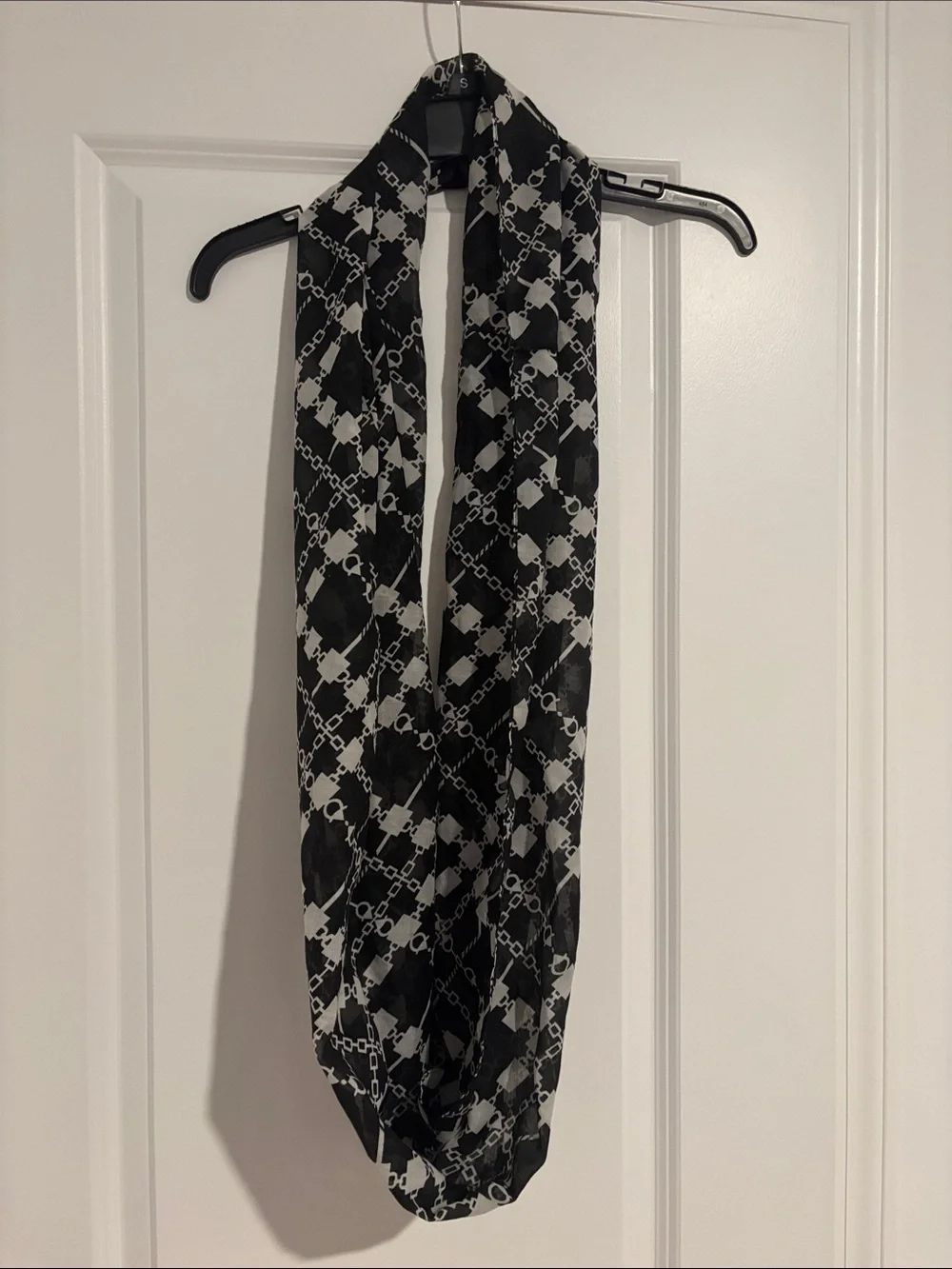 Black & White Chain-Pattern Infinity Scarf - Women Accessories